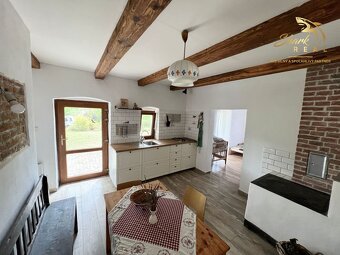 ZNÍŽENÁ CENA - Predaj usadlosti na samote v pokojnom prostr - 15