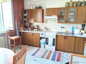 Ponúkame na predaj rodinný dom vhodný aj na podnikanie v Môť - 15