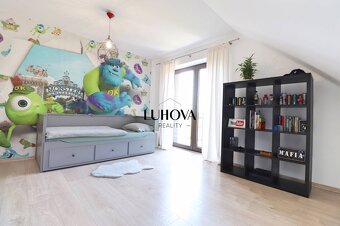 CHARIZMATICKÝ DOMOV vo výbornej lokalite - 15