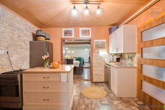 Predaj 4 izbový rodinný dom, krásnym veľkorysým pozemkom, Vr - 15