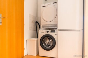 REZERVOVANÉ - Budova v Trenčíne – priestranný byt, showroom - 15