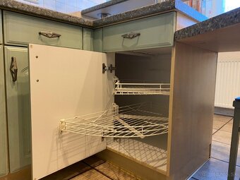 Moderná kuchynská linka so spotrebičmi - 15
