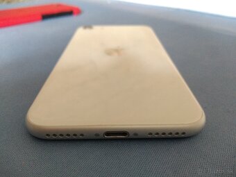 Apple iPhone SE (2020) - 15