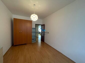 Priestranný 4-izbový byt s balkónom na prenájom v Šali-Veči - 15