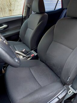 Toyota Auris 1.6 benzín - 15