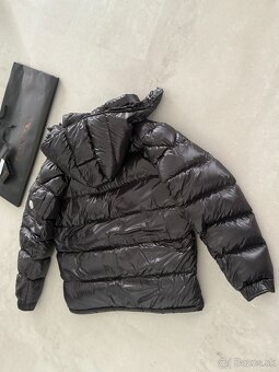 PREDÁM takmer novú zimnú bundu Moncler Maya Giubbot TG 6 - 15
