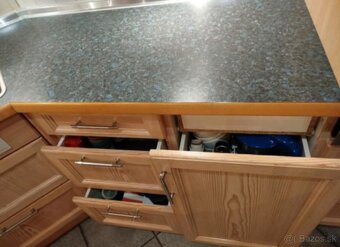 Velká kuchyňská linka z masivu s vestavěnými spotřebiči,5603 - 15