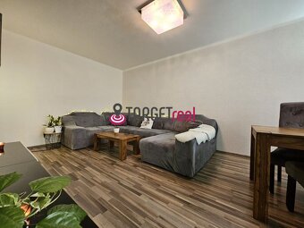 Na predaj veľký kompletne zariadený 3-izbový byt v centre Pi - 15