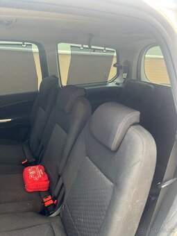 Predám nepojazdné auto Ford Galaxy Ghia - 15