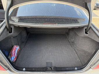 Mercedes-Benz E trieda Sedan 320 Automat A/T 4-matic 4x4 - 15
