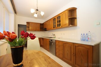 Kompletne zrekonštruovaný 5 izbový rodinný dom,pozemok 659m2 - 15