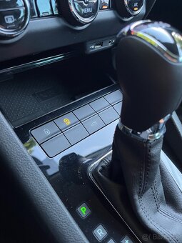 Škoda octavia combi 2.0tdi dsg STYLE - 15