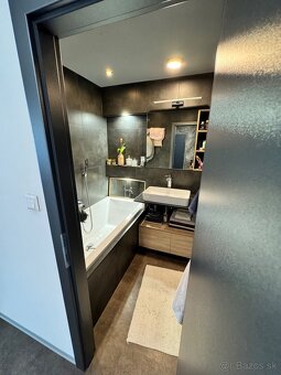 Prenájom - Nadštandardne zariadený 3 izbovy byt s loggiou - 15