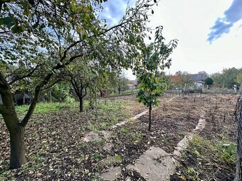 MAĎARSKO - ENCS PEKNÝ TROJIZBOVÝ DOM  S ROZLOHOU 80 M2 A PEK - 15