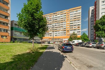 Na predaj | 2 izbový byt, Petržalka - Holíčska ul. - 15