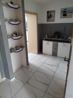 Rodinný dom v pokojnej lokalite v Slavošovciach. - 15