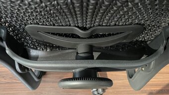Ergonomická kancelárska stolička Herman Miller Celle - 15
