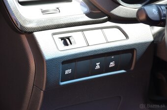 Hyundai Santa Fe 2,2 CRDi PREMIUM 4x4 AT6 145KW - 15