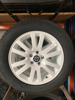 Volvo XC60 2,4D5  M6  AWD - 15