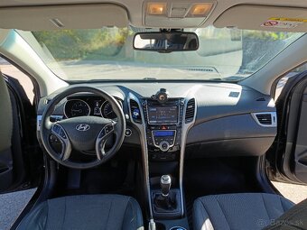 Hyundai i30 Combi 1.6 CRDi Premium – výborný stav, nová STK - 15