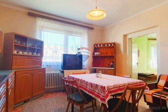PREDAJ Rodinný dom s garážou a pozemkom 2 362 m2 neďaleko Ro - 15