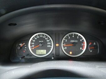Nissan Almera - 15
