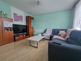 Predaj viacgeneračného domu s veľkým pozemkom v centre obce  - 15