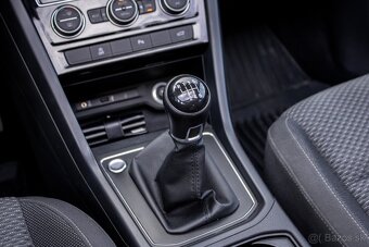 Volkswagen Touran 1.6TDI SCR Comfortline - PANO, ACC - 15
