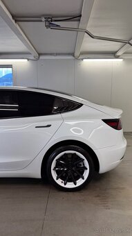 Tesla 3 SR 2023 - 15