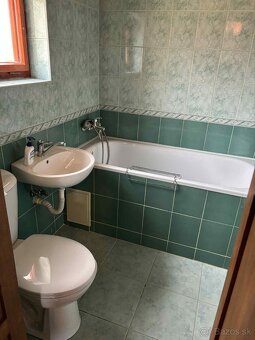 Rodinný dom pri parku v Lučenci - 15