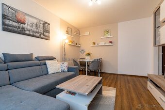 NA PREDAJ KRÁSNY 3 IZBOVÝ BYT S VÝHĽADOM NA MESTO | 64m2 + L - 15