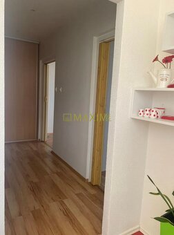 Ponúkame na predaj 3- izbový byt na Dlhých Dieloch na ulici - 15