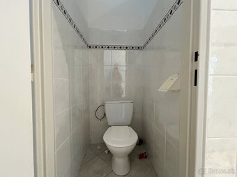 Na prenájom MODERNÁ prevádzková budova 1300m2 15min.od NZ - 15