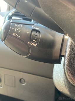 Peugeot 308 1,6HDi r. 2010 - 15