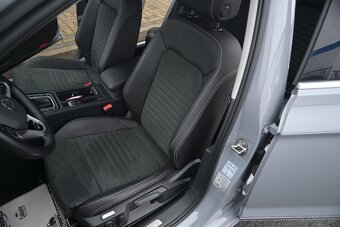 Volkswagen Passat Variant 2.0 TDI Elegance 4Motion DSG - 15