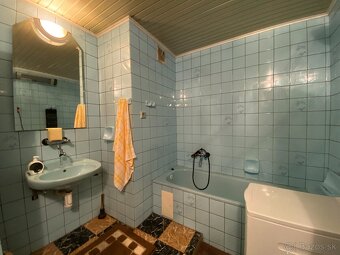 Trojizbový rodinný dom v širšom centre mesta Lučenec - 15