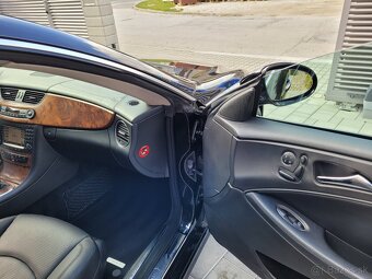 Mercedes- Benz CLS 63AMG - 15