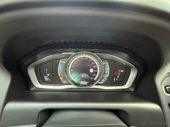 Volvo XC60 D4 AWD TOP VÝBAVA SERVIS - 15