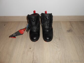 Predam krasny uplne novy damsky moto komplet o velkosti XS - 15