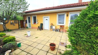 Slnečný pozemok 720 m2 + 3-izb. RD s pozemkom 270 m2, treba  - 15