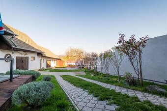 TUreality ponúka krásny dom s obrovským pozemkom v... - 15