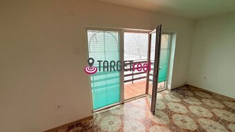 NA PREDAJ – Rodinný dom s veľkým pozemkom a dvomi bytovými j - 15