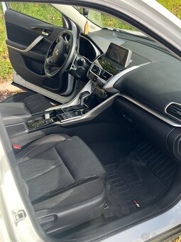 Mitsubishi Eclipse Cross - 15