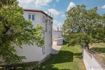 Prodej bydlení 2+1, kde se snoubí městský život s přírodou - 15