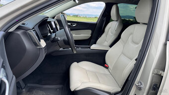 Volvo XC60 B4 Momentum AWD A/T - 15