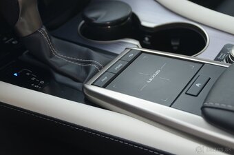 Lexus RX 450h F SPORT – 3.5 V6 Hybrid, 03/2023, TOP stav - 15