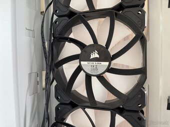 Predám PC skrinku Corsair iCUE 4000X RGB Biela - 15