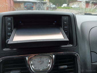 Lancia Voyager 2.8crdi Platinum r.v.2013,120kw 7 miestna - 15
