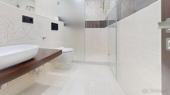 Luxusný 5i. RD, garáž, 3x kúpeľňa, Vavrinecká ul.,Nové Mesto - 15
