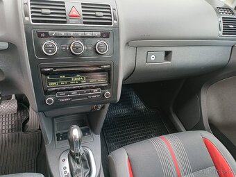 VOLKSWAGEN TOURAN 2.0 TDI CR 103 kW DSG6 MATCH BI-XENÓN - 15